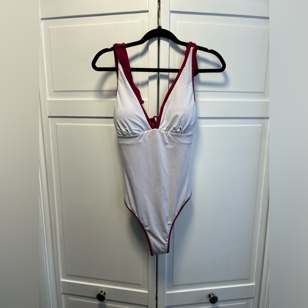 CUPSHE Summer Seaside Ruffled Ruched Plunge Tummy Control One Piece Swimsuit - Picture 5 of 11
